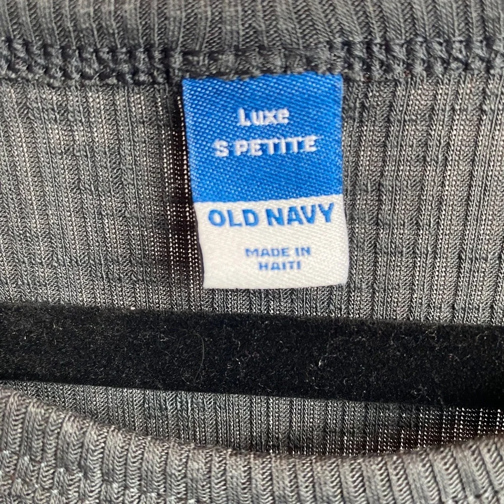 💙5/$15 Old Navy Luxe Womenʻs Grey Ribbed Tank Top Petite Small